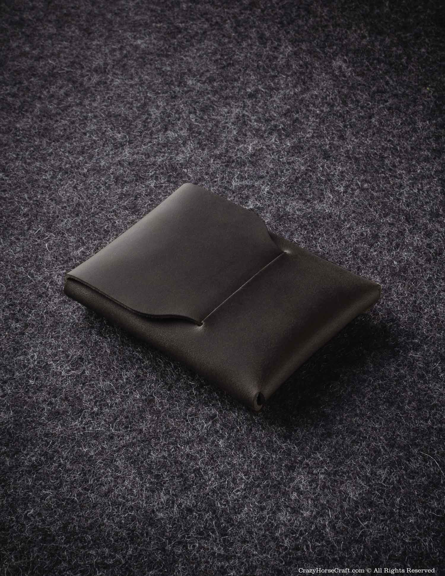#color of the leather_carbon black