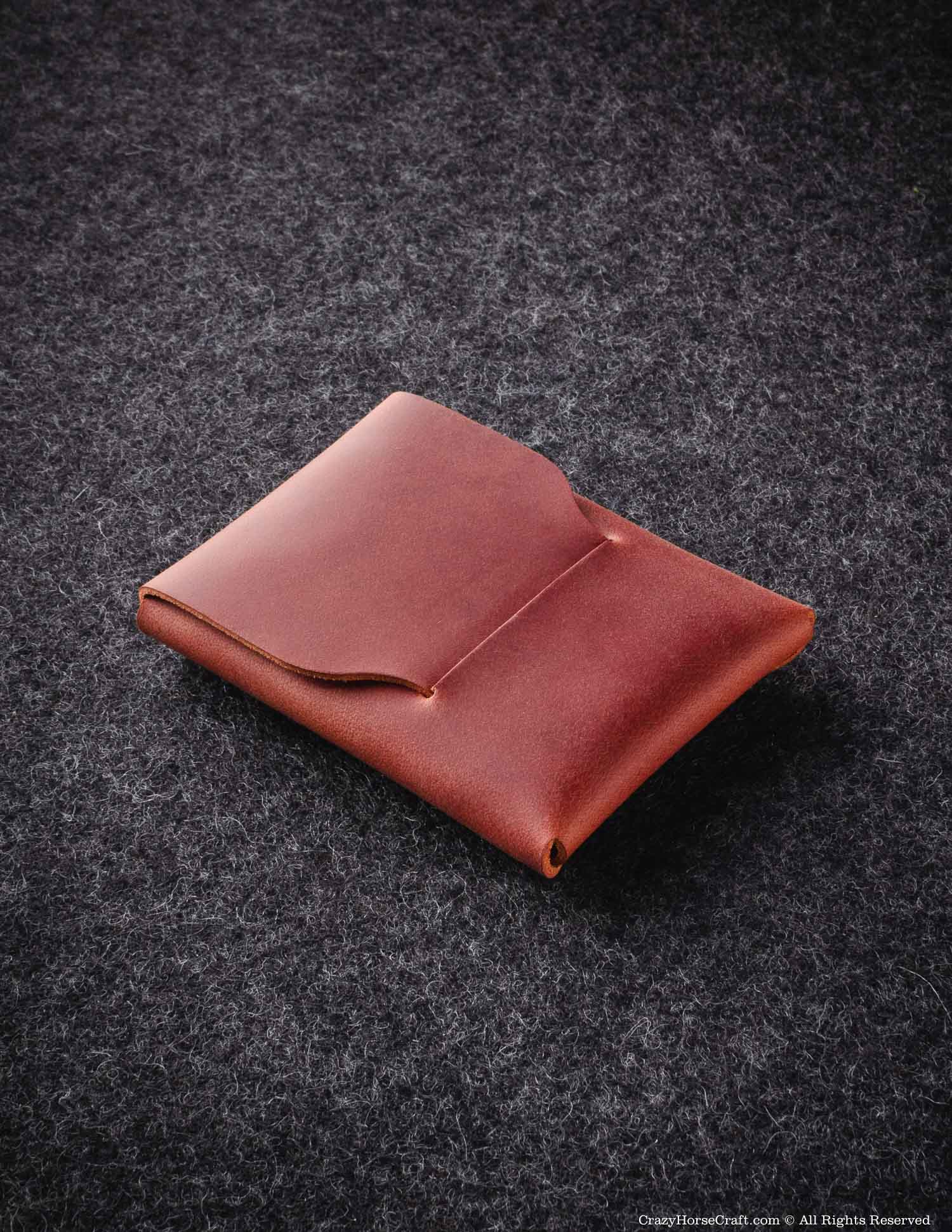 #color of the leather_fragola red