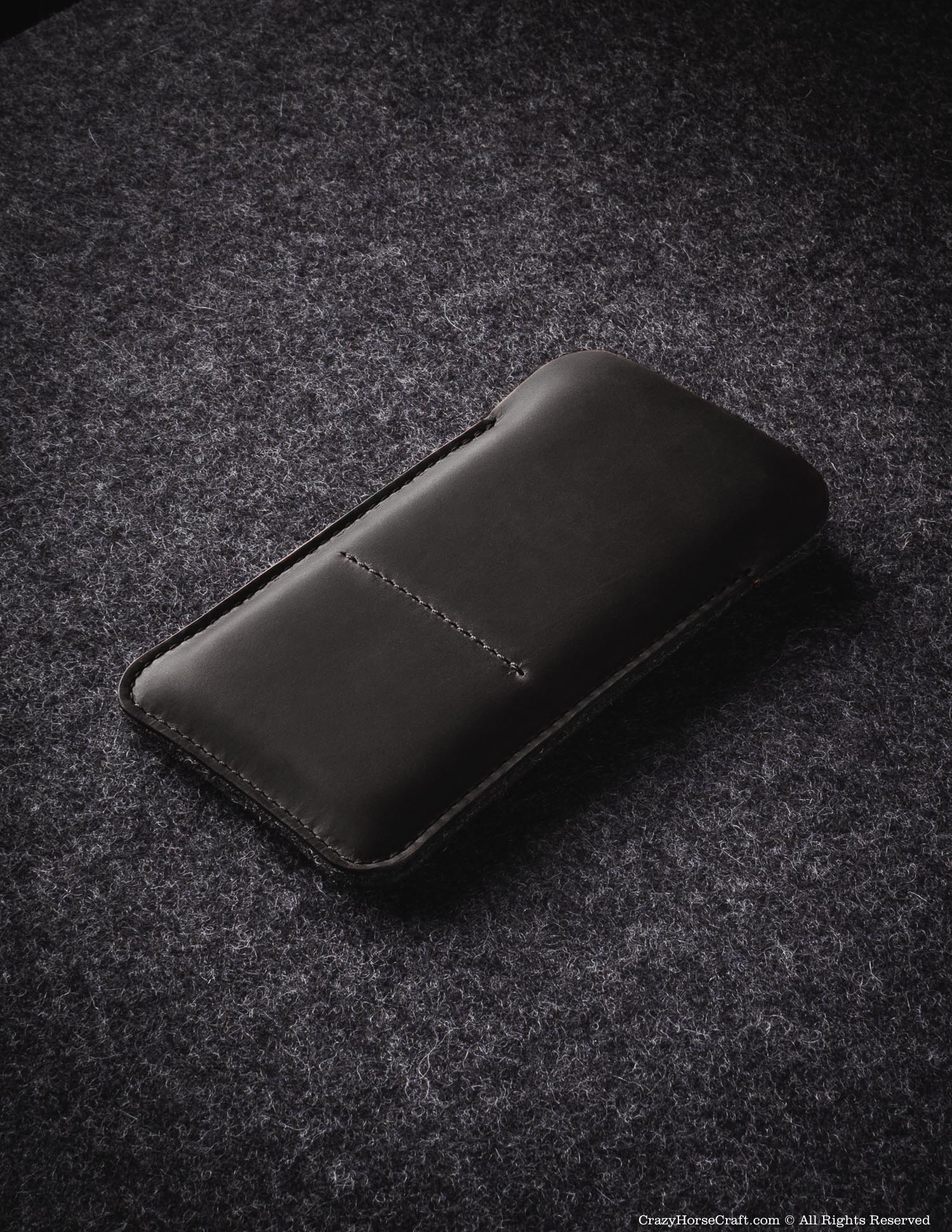 #color of the leather_carbon black