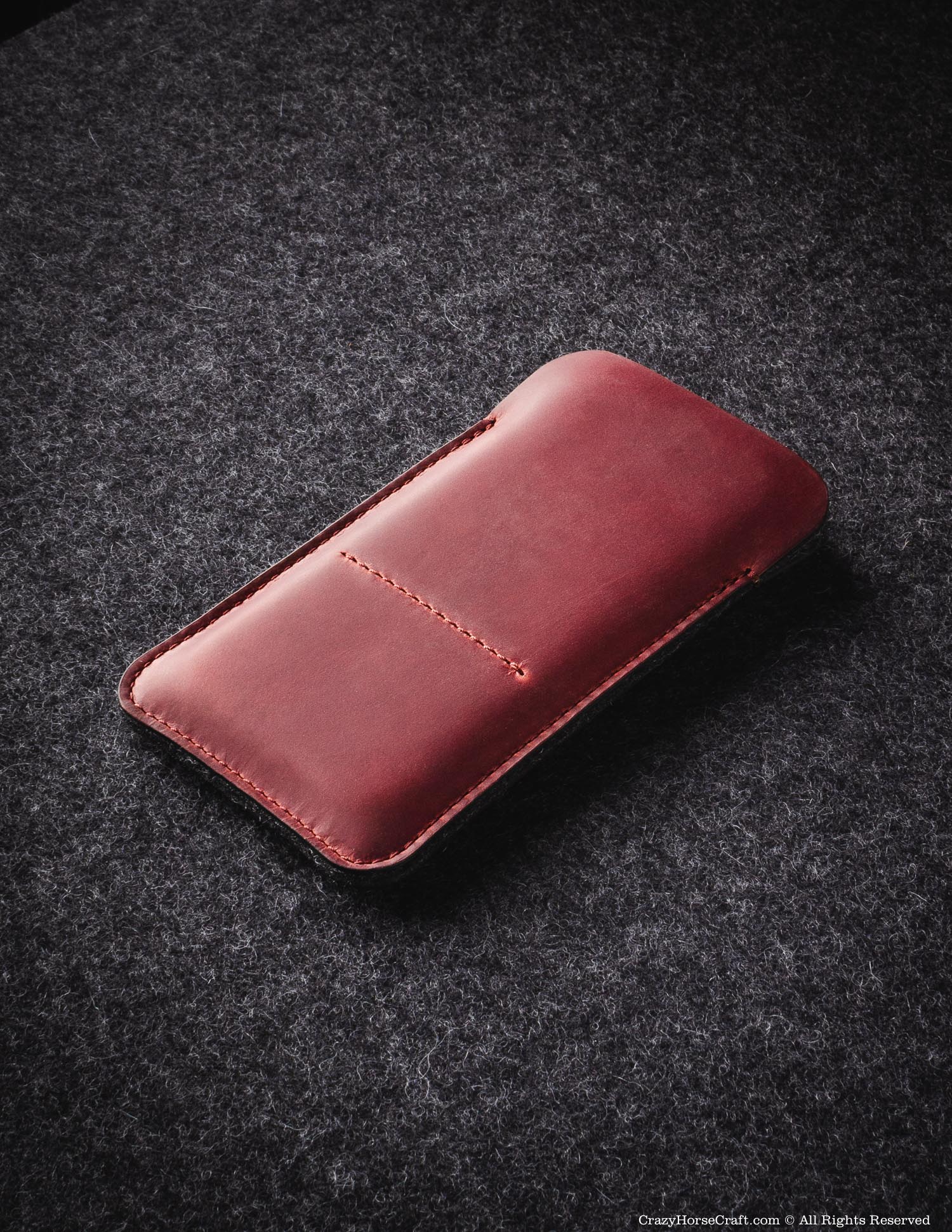 #color of the leather_fragola red