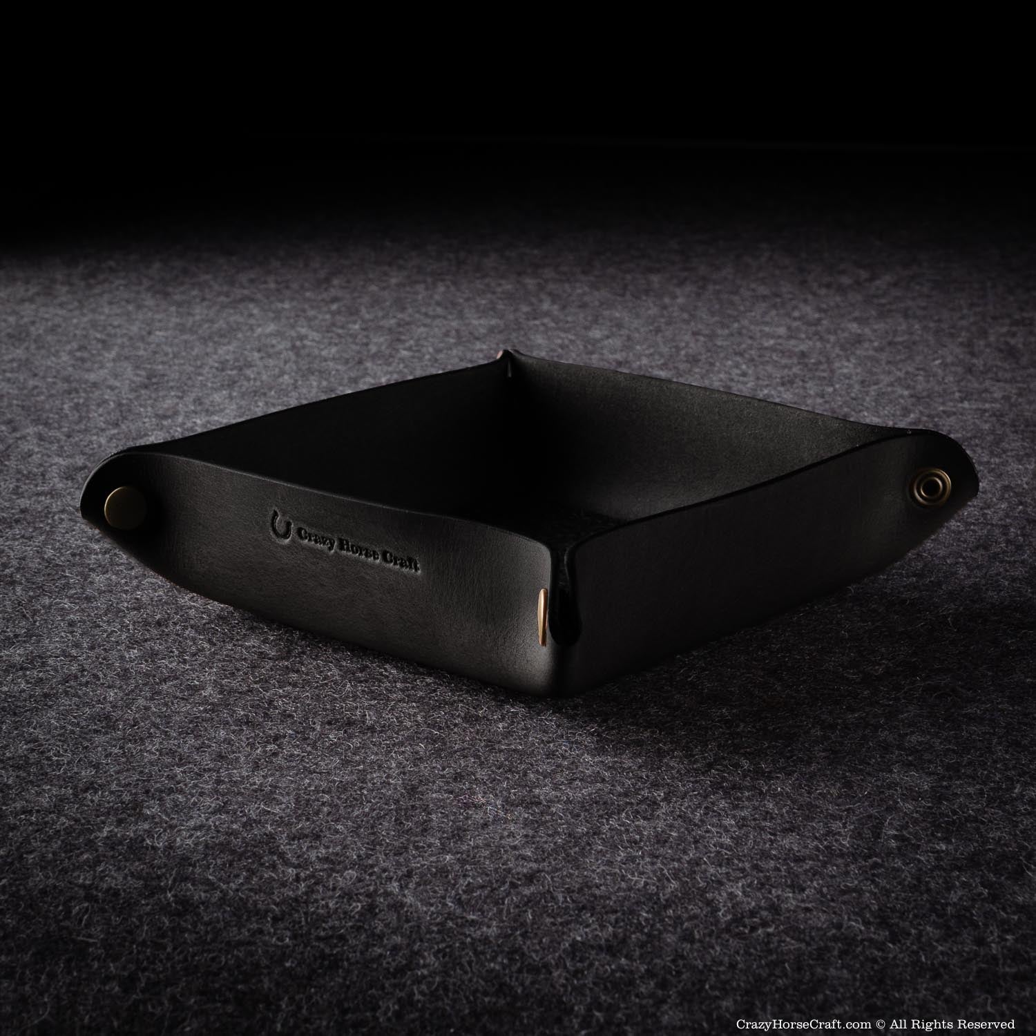 #color of the leather_carbon black