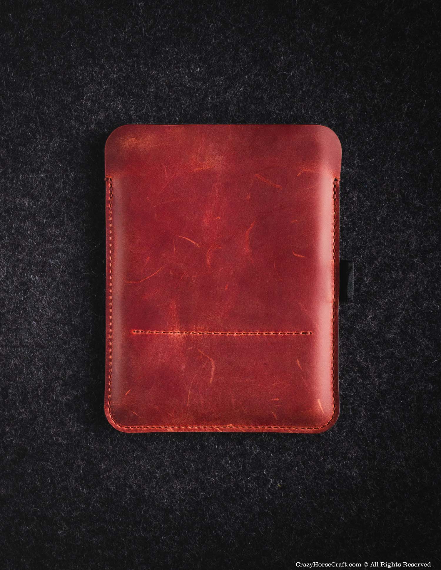 #color of the leather_fragola red