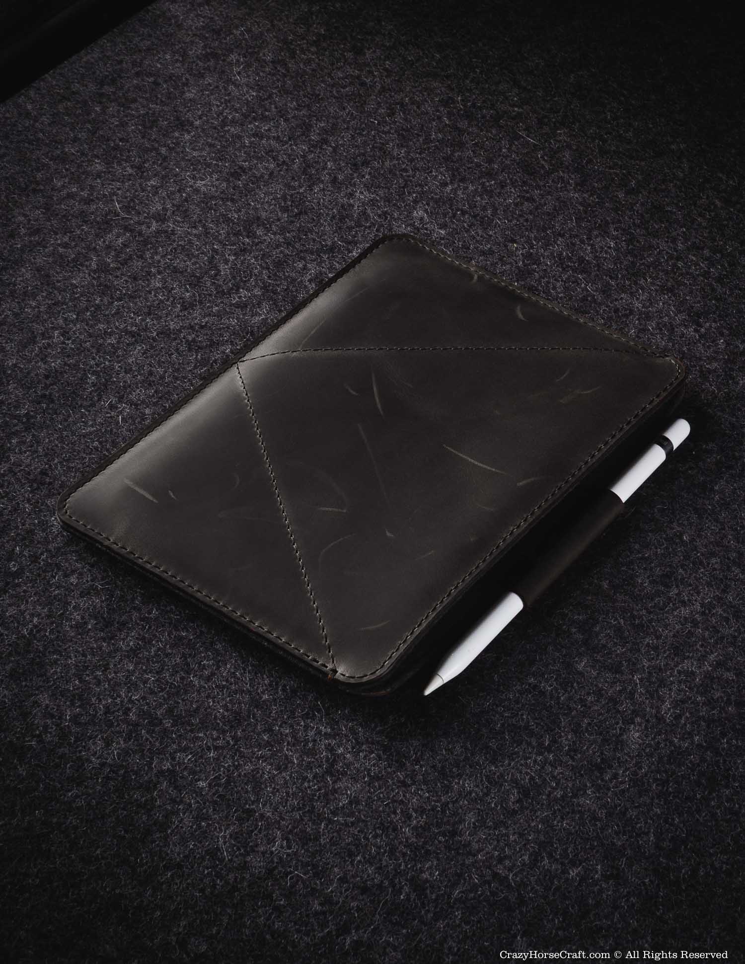 #color of the leather_carbon black