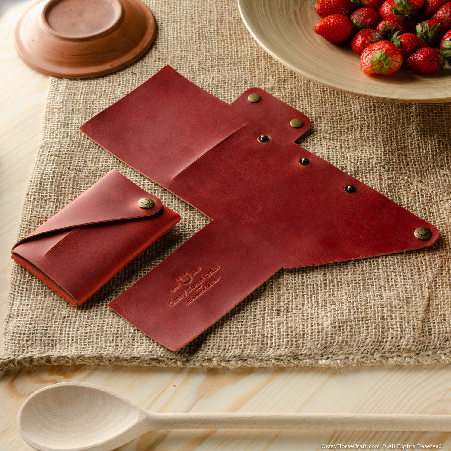 Minimalistic leather wallet card holder Fragola Red vegetable tanned leather