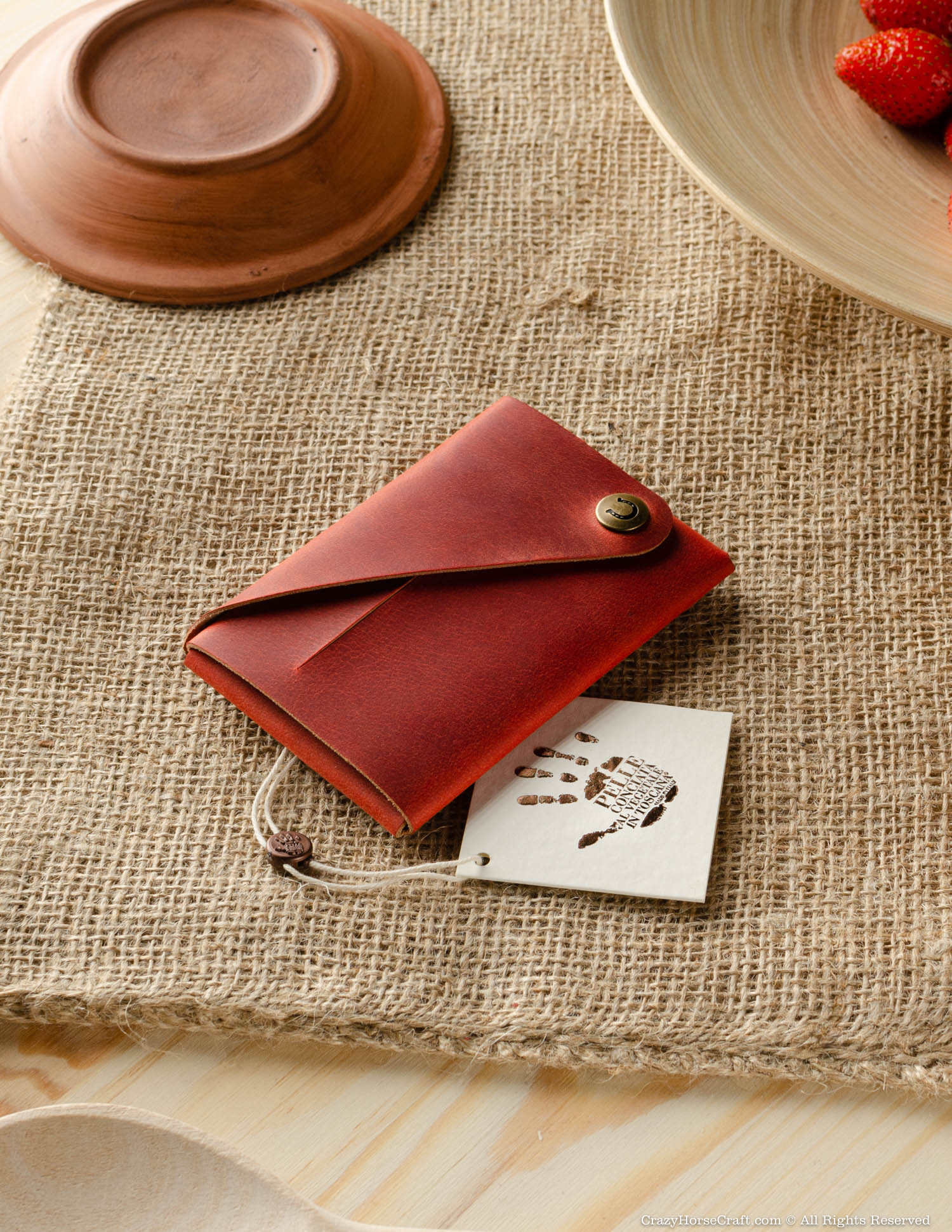 Minimalistic leather wallet card holder Fragola Red vegetable tanned leather