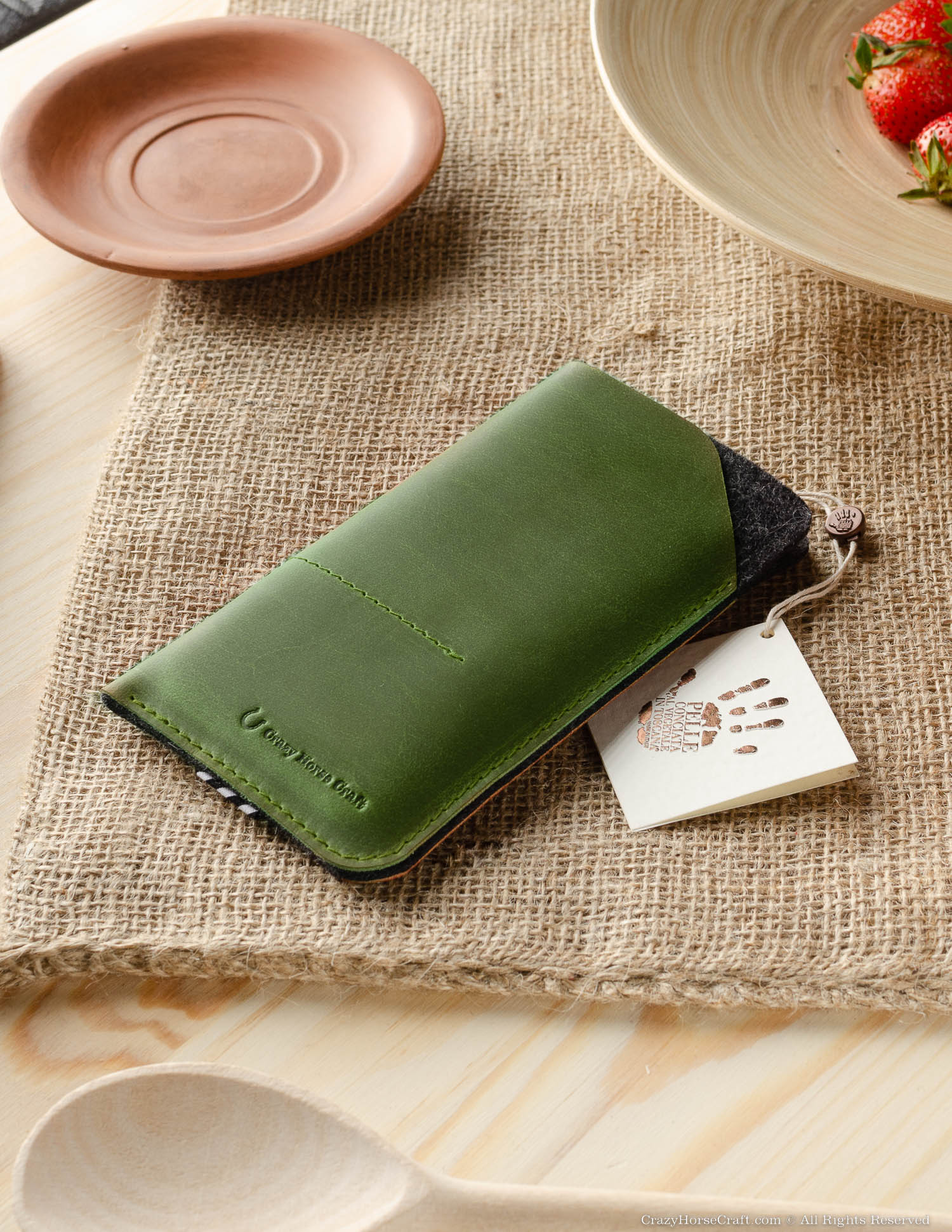 Vegetable Leather Phone Case Wallet with Card Pockets Alpine green