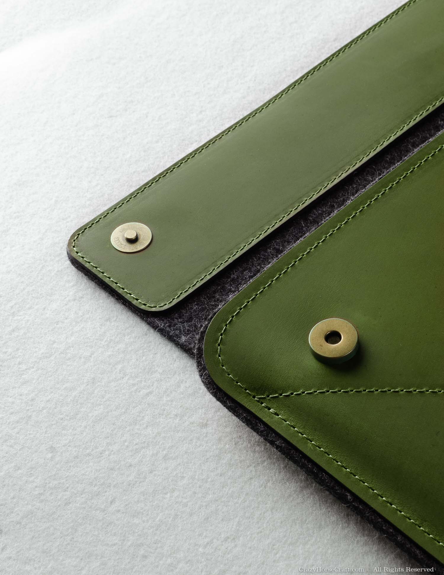 Leather MacBook Pro/Air sleeve, case | Alpine Green