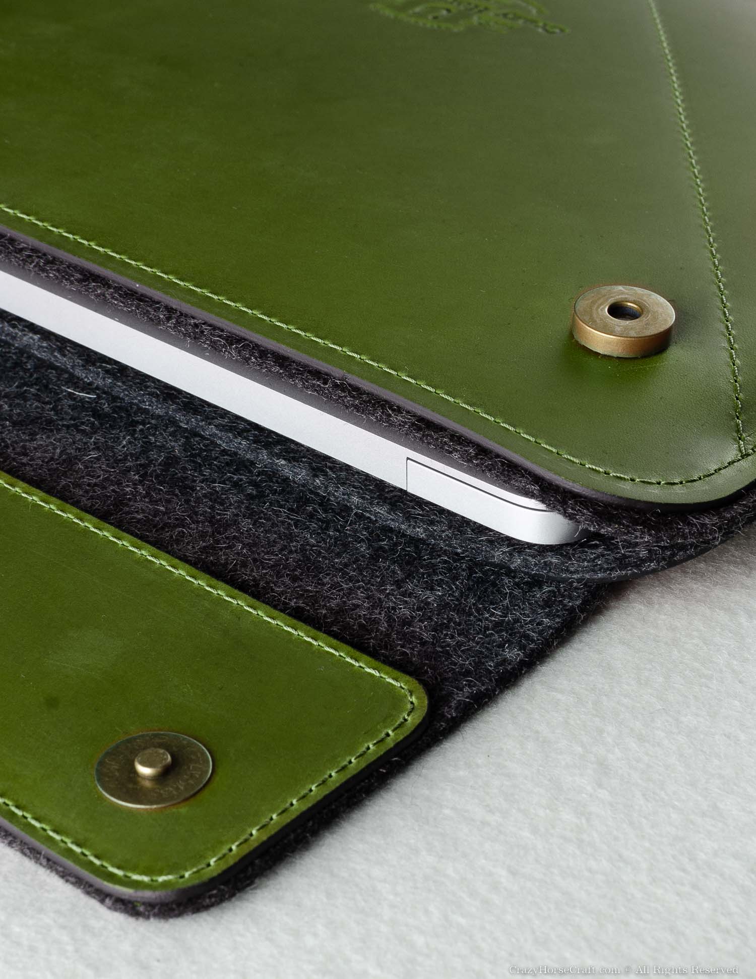 Leather MacBook Pro/Air sleeve, case | Alpine Green