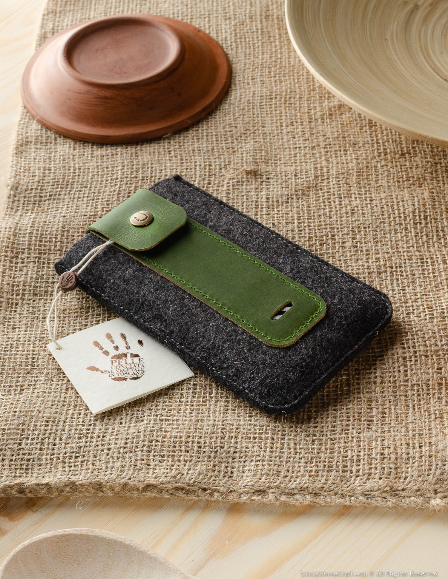 wool-felt-iphone-sleeve-case-alpine-green