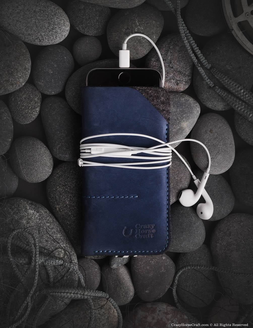 iPhone Xs, iPhone Xs Max, iPhone Xr sleeves, blue iphone case, wool felt iphone xs sleeve, Leather iphone X sleeve, blue, felt inside, with earpods