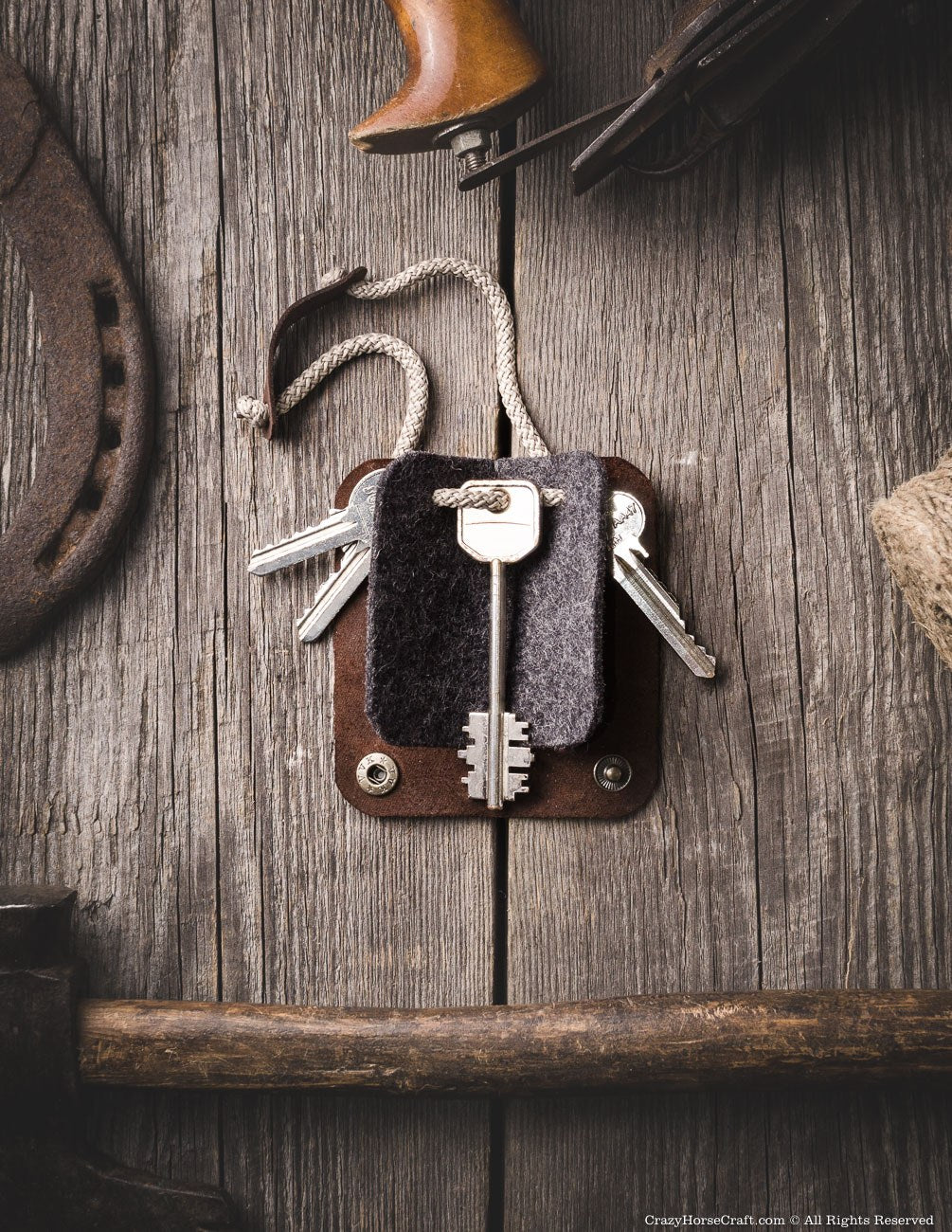 Leather key organiser wool felt, holder, brown inside