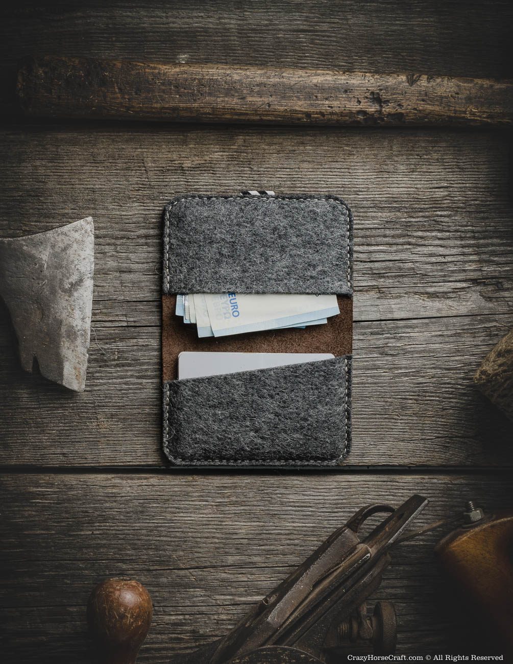 Leather minimalist vintage style wallet with card holder inside
