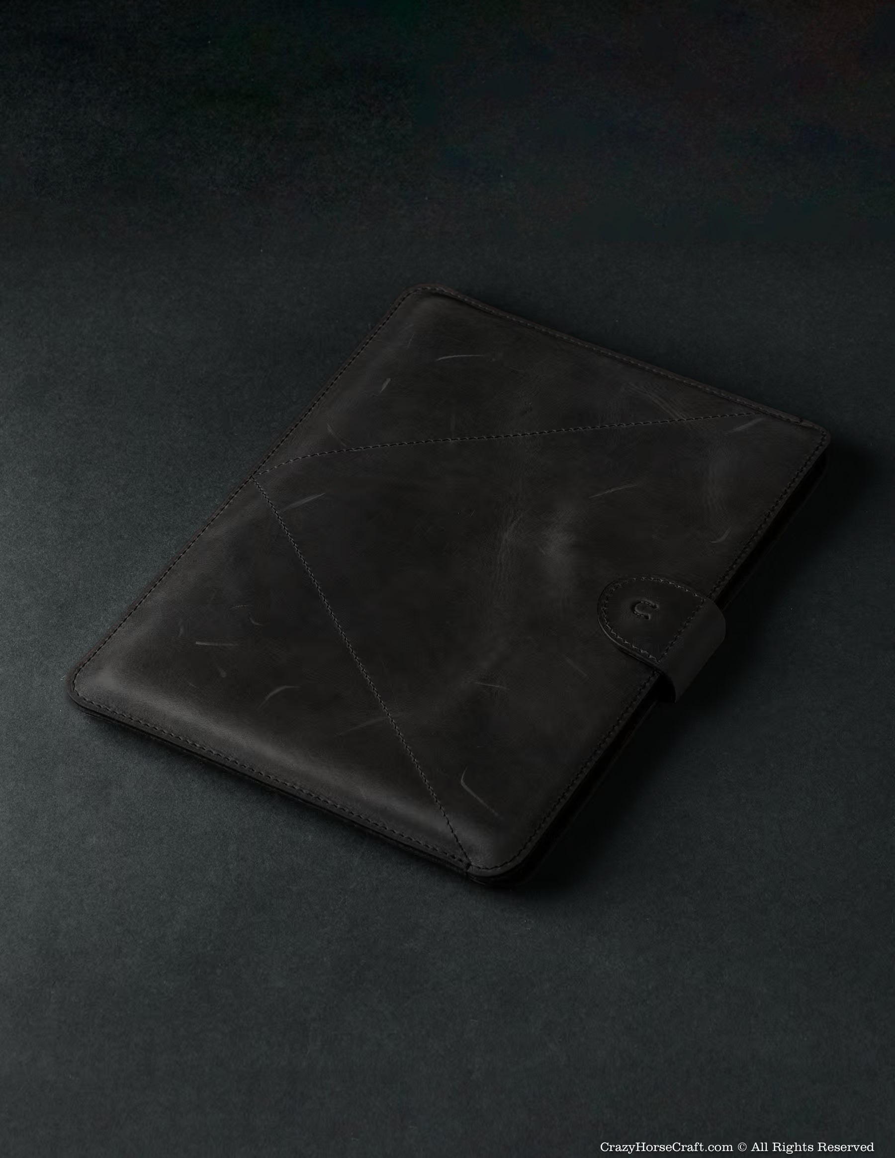 #color of the leather_carbon black