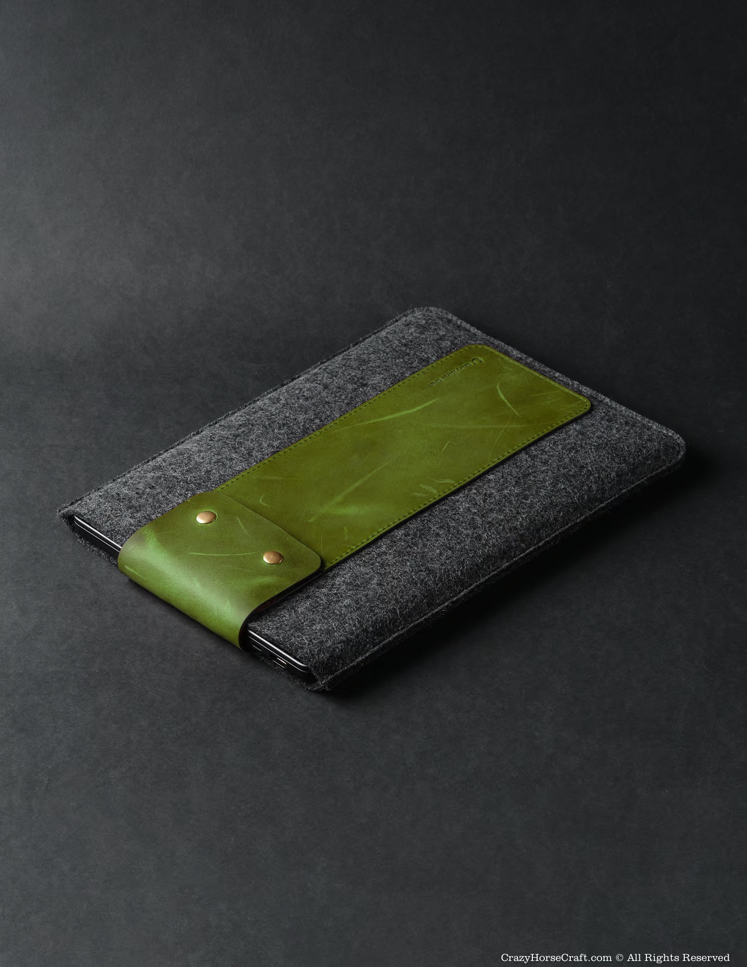 #color of the leather_alpine green