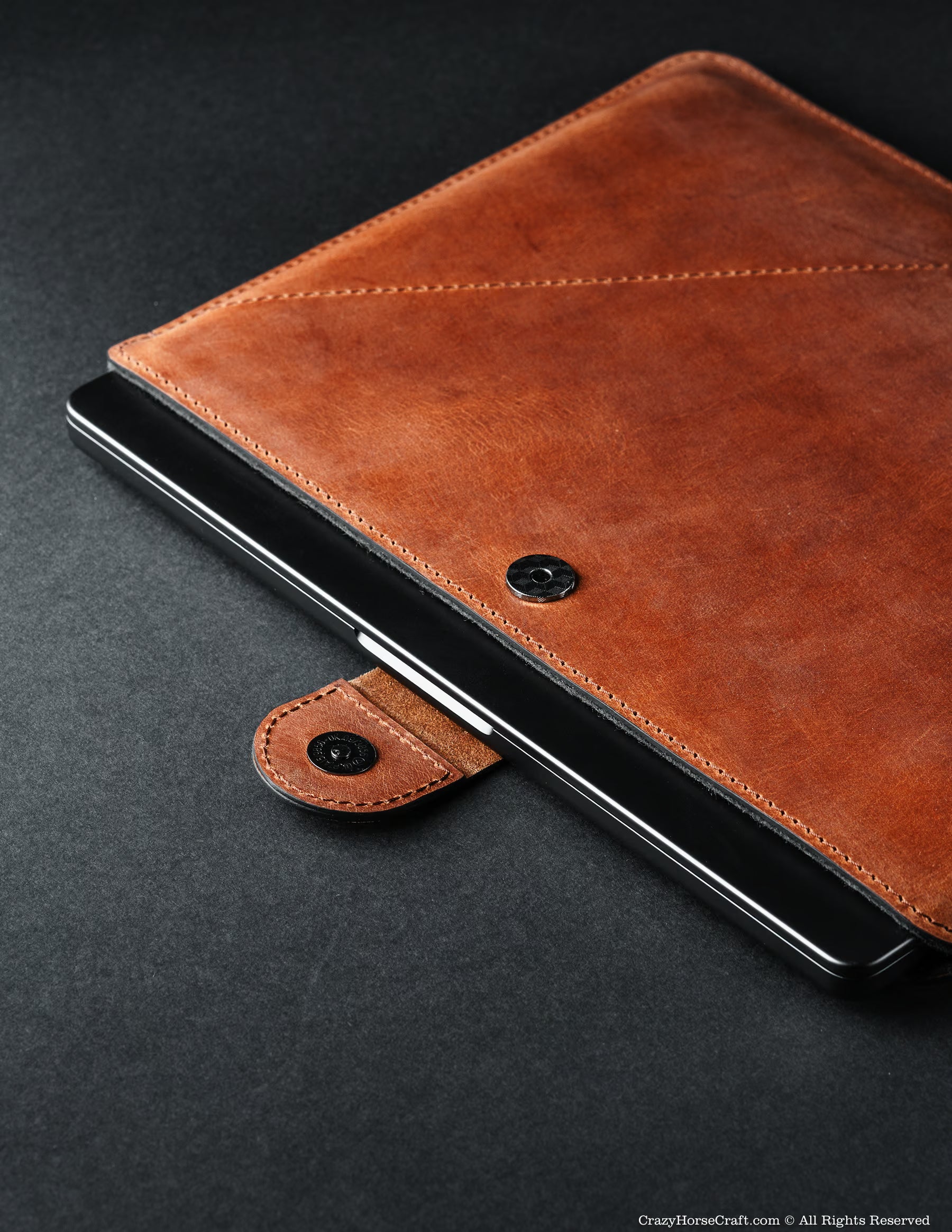 Leather MacBook Sleeve — Italian Vegetable-Tanned Leather | MacBook Air, Pro & Neo flap
