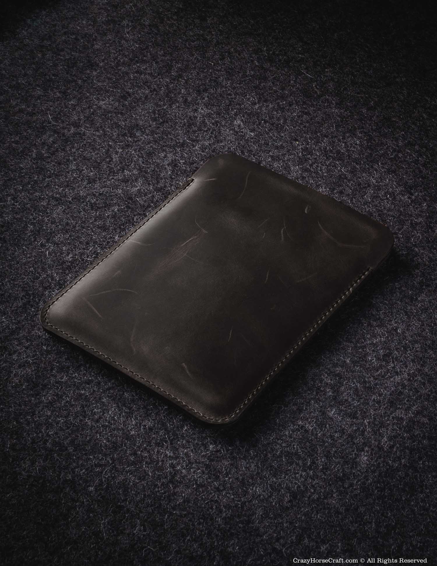 #color of the leather_carbon black