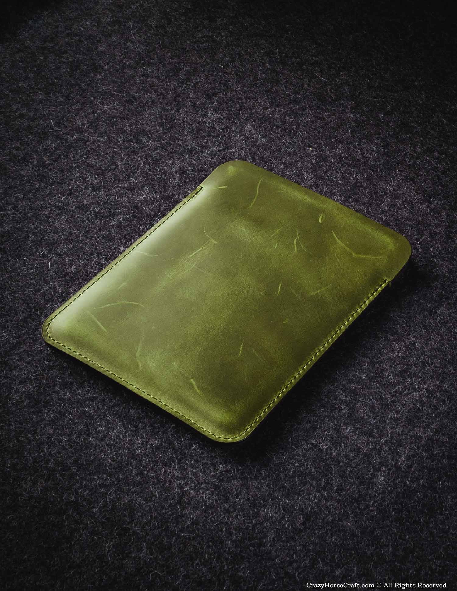 #color of the leather_alpine green