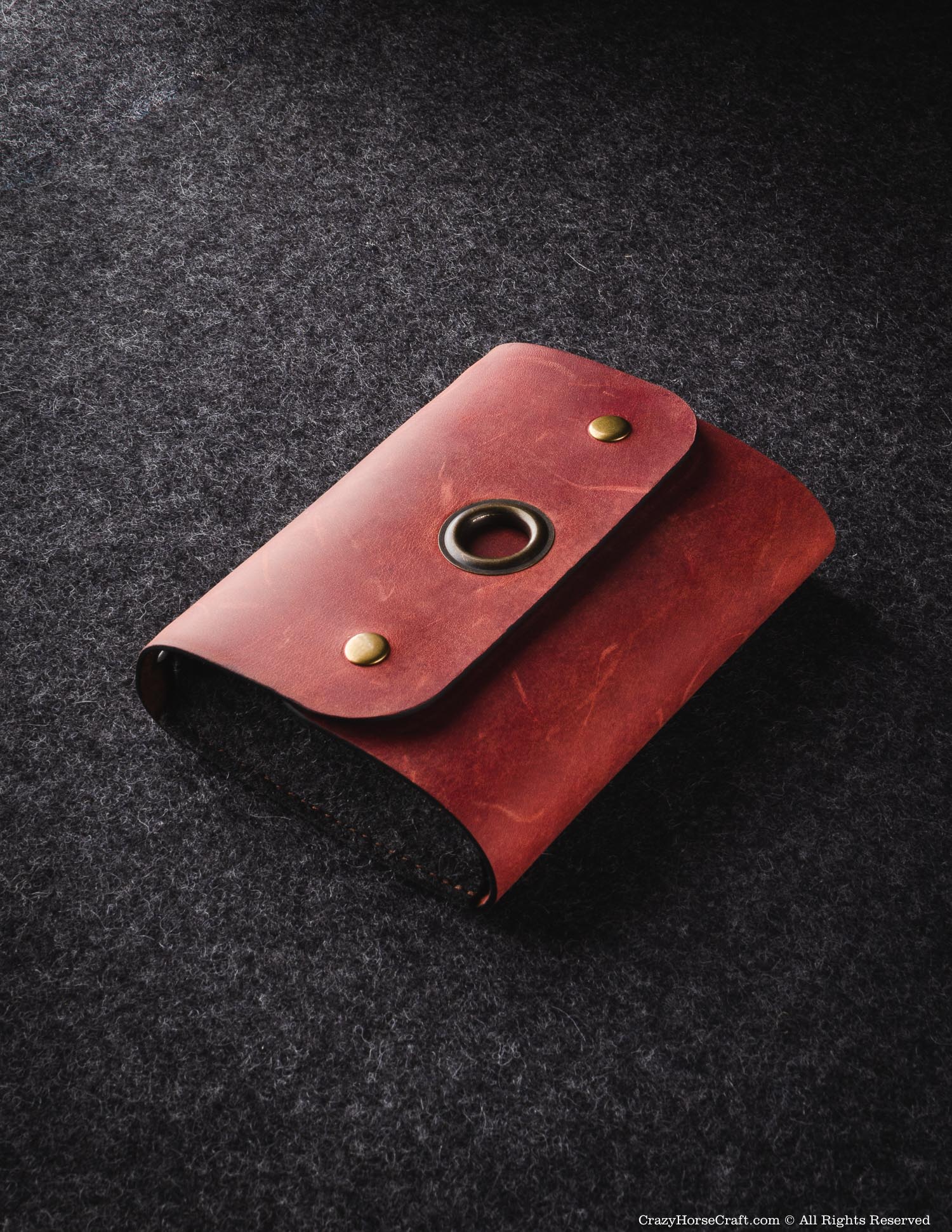 #color of the leather_fragola red