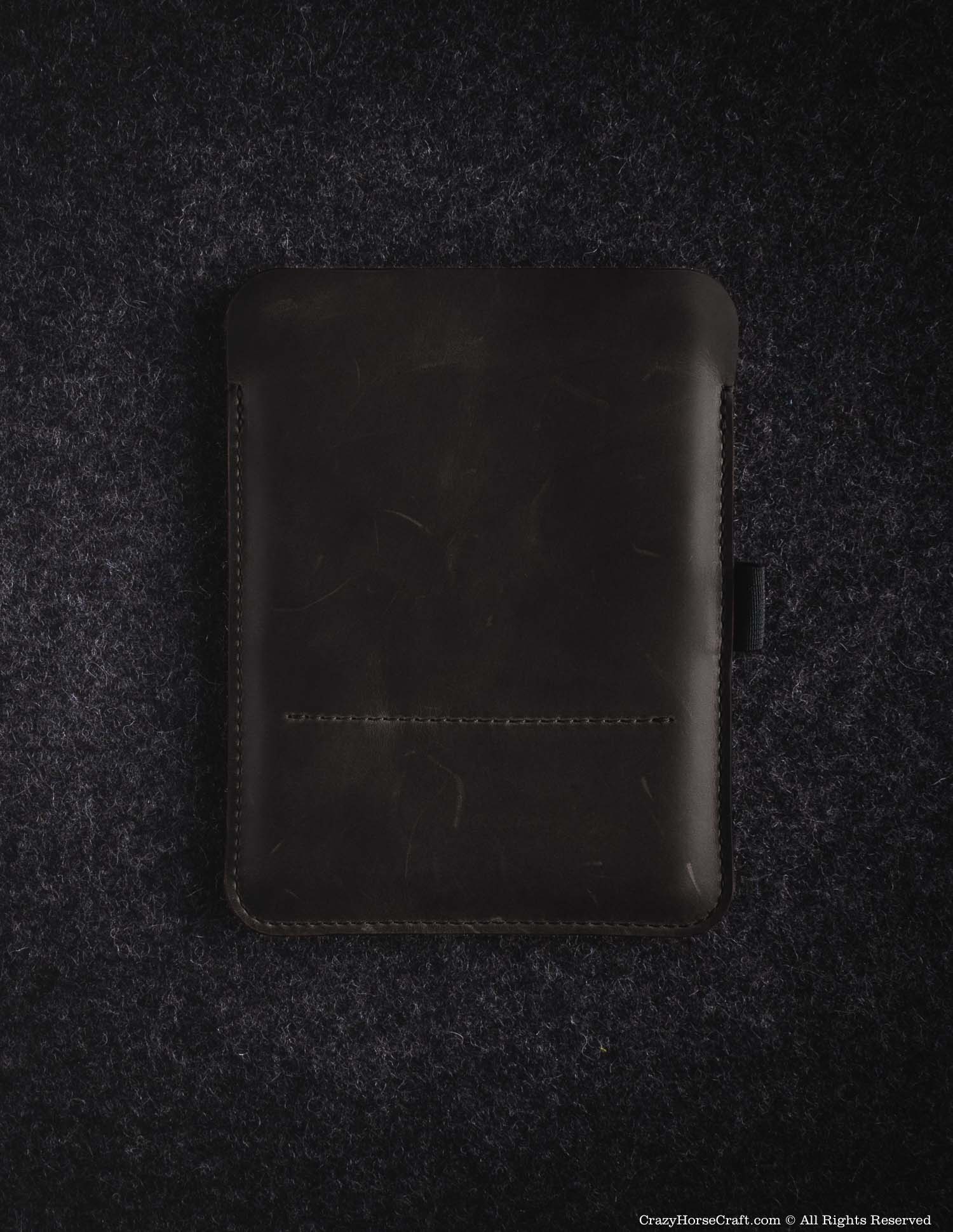 #color of the leather_carbon black
