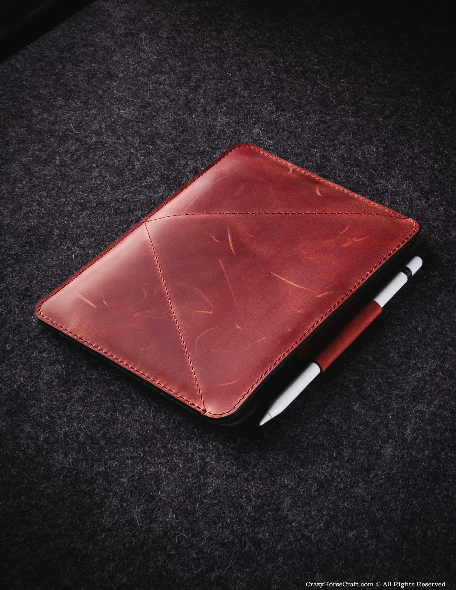 #color of the leather_fragola red