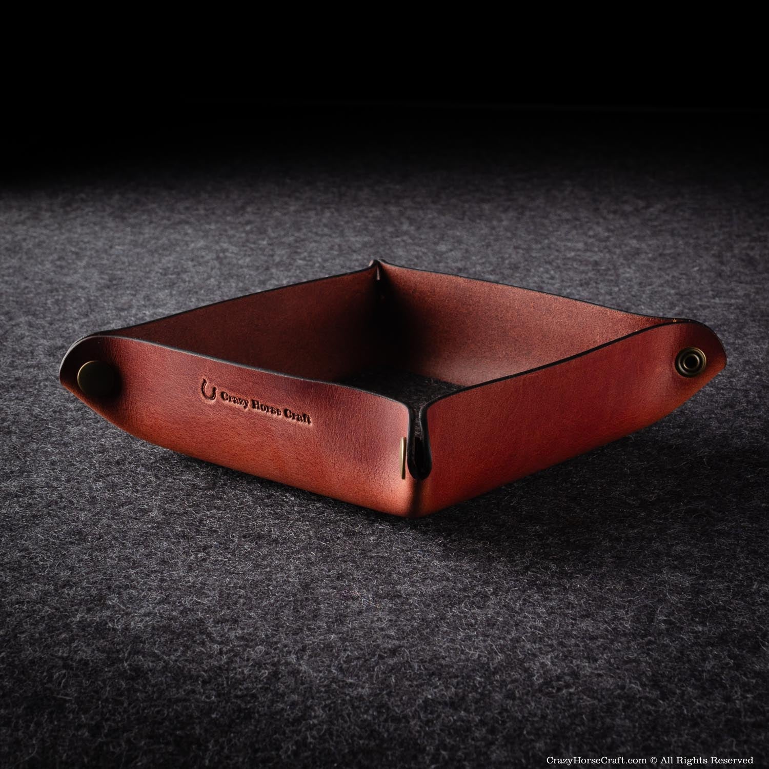 #color of the leather_fragola red