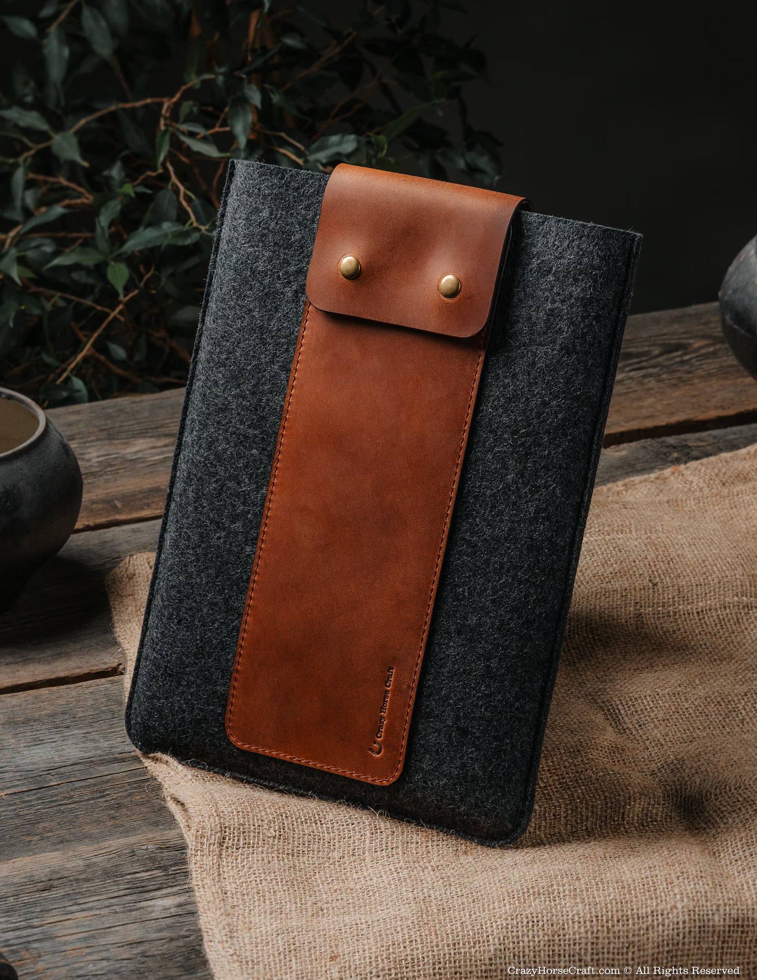 #color of the leather_classic brown