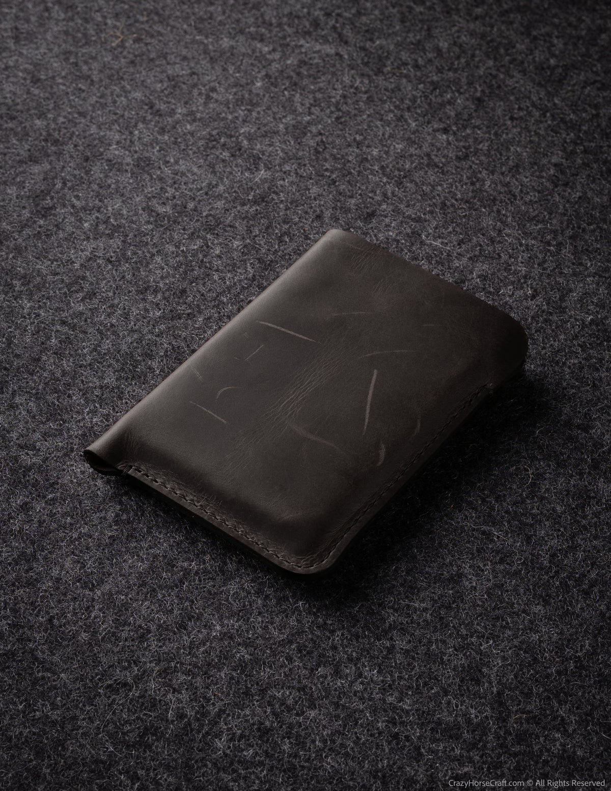 #color of the leather_carbon black