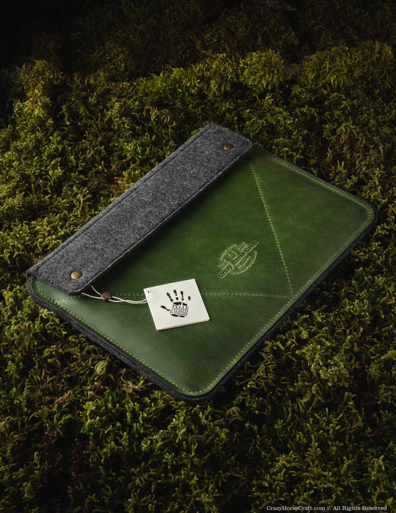 Leather MacBook Pro/Air sleeve, case | Alpine Green