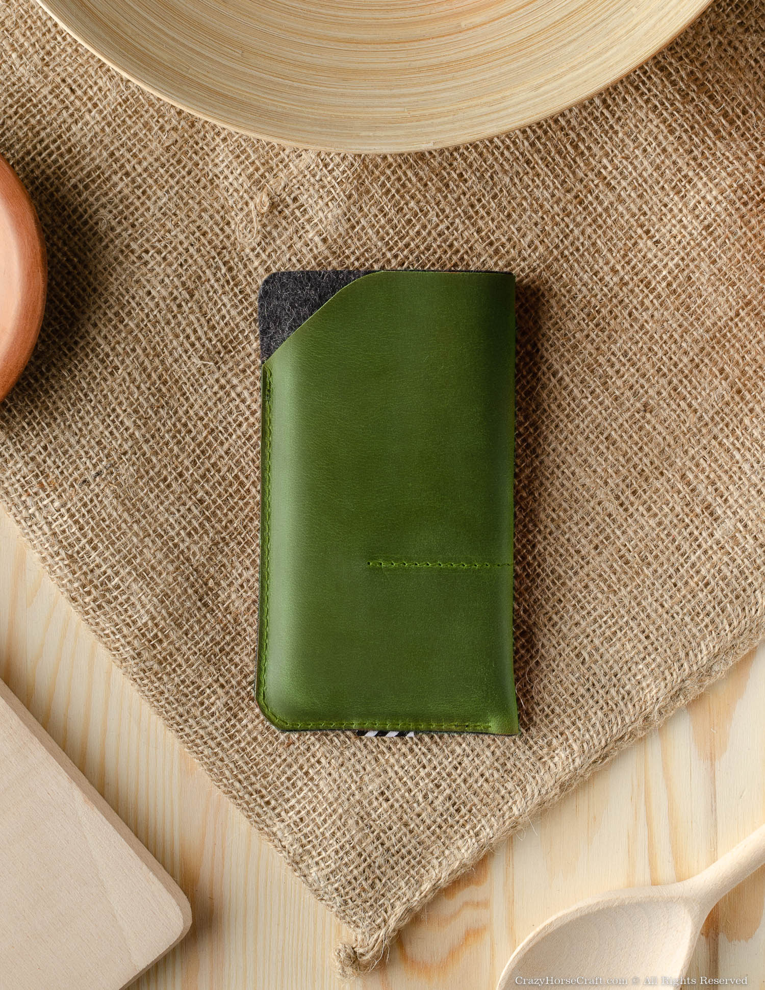 Vegetable Leather Phone Case Wallet with Card Pockets Alpine green