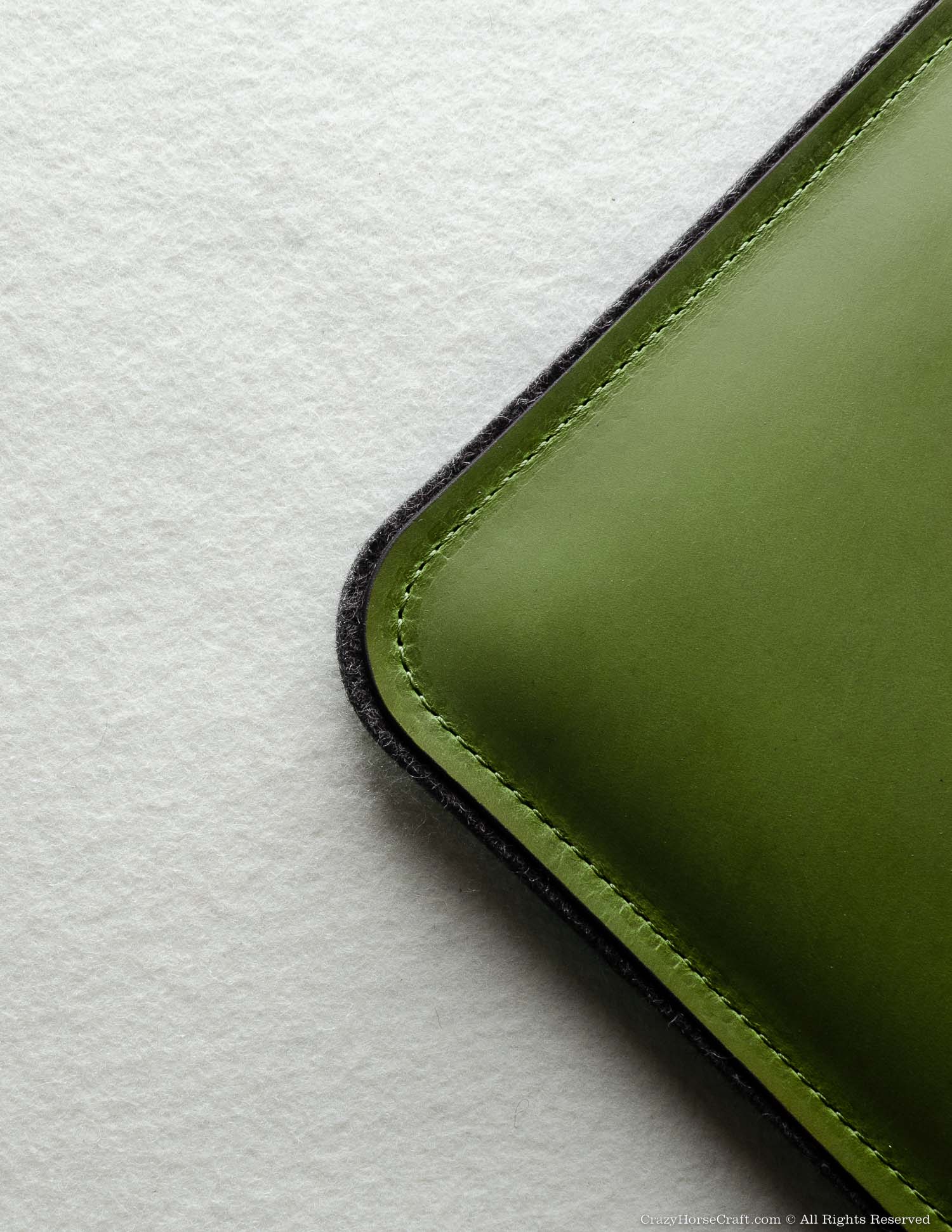 Leather MacBook Pro/Air sleeve, case | Alpine Green